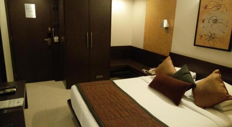 Hotel Silver Inn Мумбаи Экстерьер фото