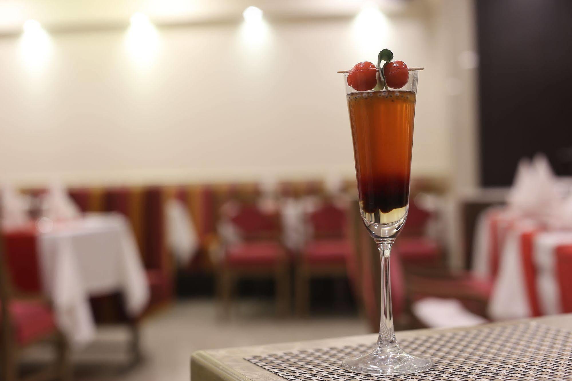 Hotel Silver Inn Мумбаи Экстерьер фото