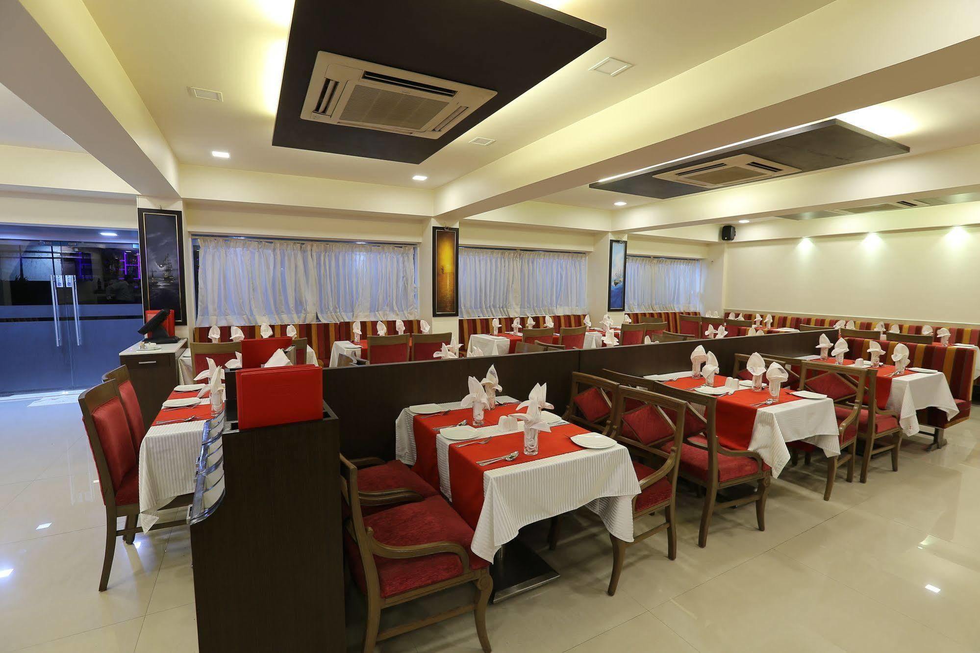 Hotel Silver Inn Мумбаи Экстерьер фото