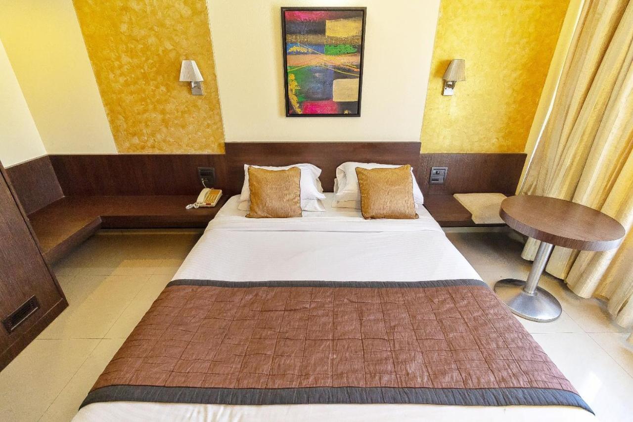 Hotel Silver Inn Мумбаи Экстерьер фото